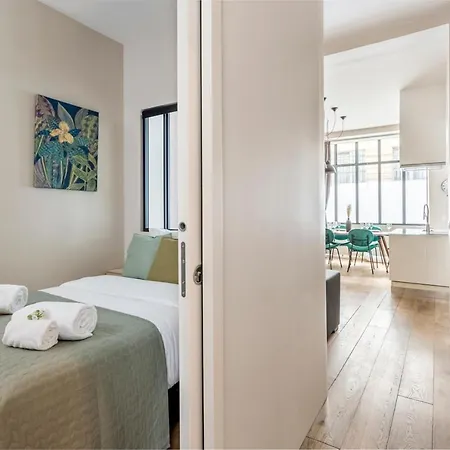 Design Et Confort Near Champs Elysees