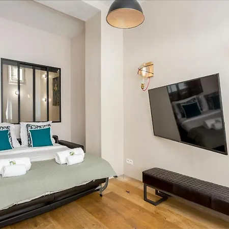 Design Et Confort Near Champs Elysees شقة