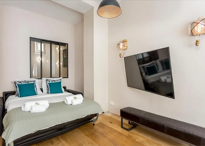 Design Et Confort Near Champs Elysees Apartman